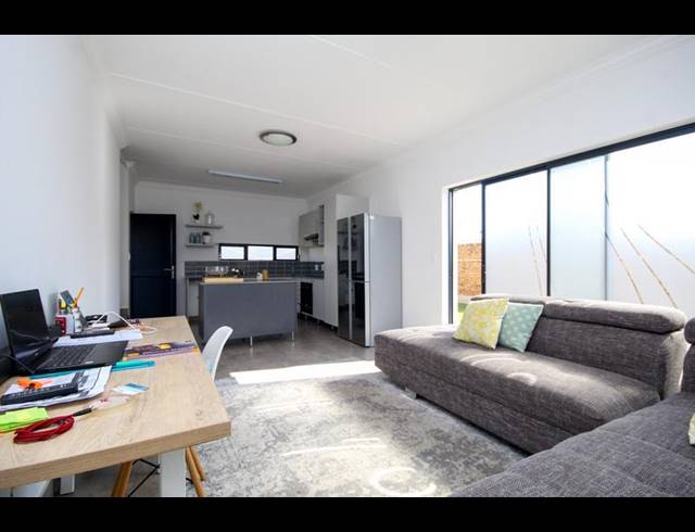 3 BEDROOM HOUSE FOR SALE IN THATCHFIELD